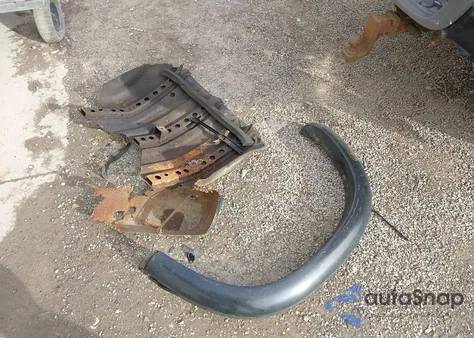 2002 Toyota Tundra Ltd V8 z USA, uszkodzony, nr VIN 5TBBT48172S229966